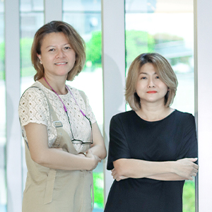 คุณแอนนี่ และคุณเล็ก (Hair stylist) - Hive Salon Artistic Team