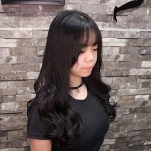 可愛甜美的臉蛋當然要燙個甜美又時尚的捲髮噢～